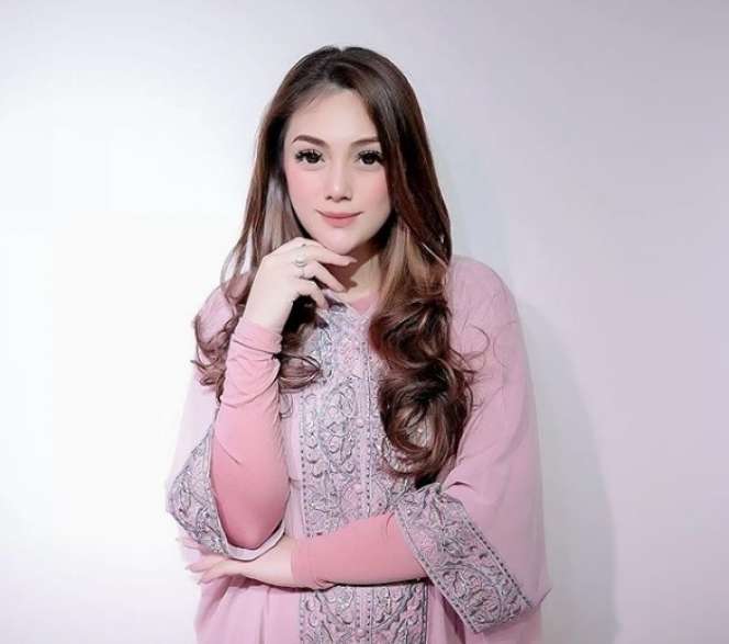 Jarang Diketahui, 5 Artis Cantik Ini Keturunan Pahlawan