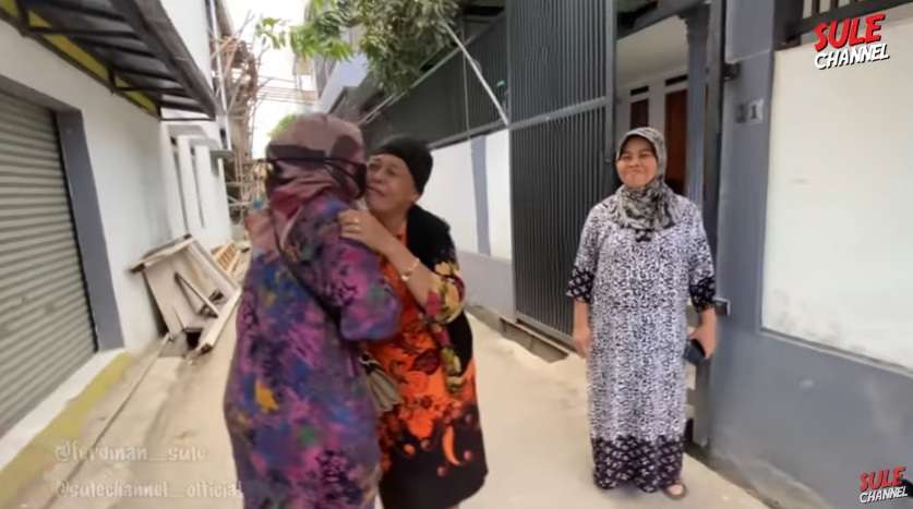 Penuh Haru Potret Sule Ziarah Ke Makam Lina, Mohon Doa Restu