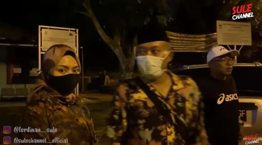 Penuh Haru Potret Sule Ziarah Ke Makam Lina, Mohon Doa Restu