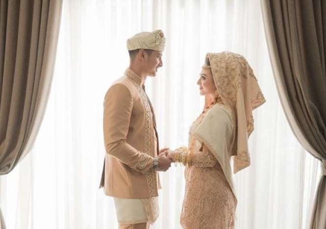 Potret Prewedding Ali Syakieb dan Margin Wieheerm