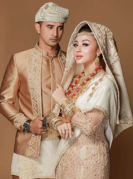 Potret Prewedding Ali Syakieb dan Margin Wieheerm