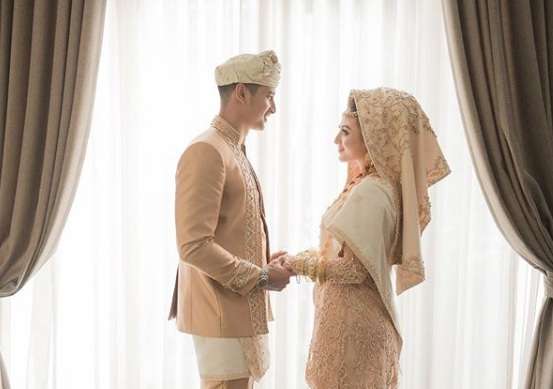 Potret Prewedding Ali Syakieb dan Margin Wieheerm