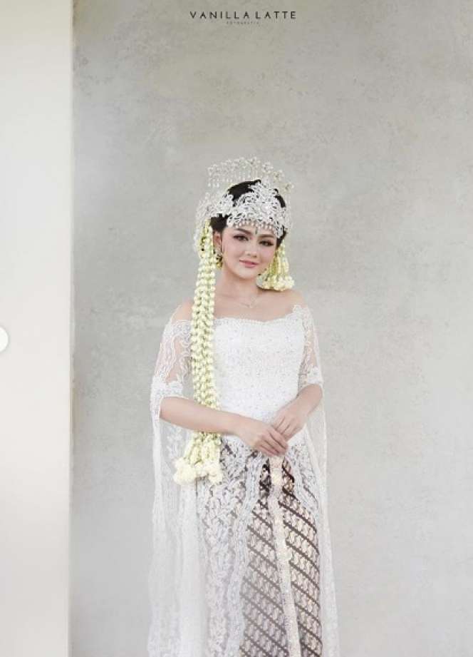 5 Potret Momen Pernikahan Jenita Janet dan Danu Sofwan