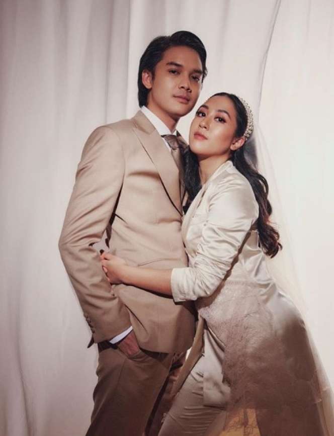 Potret Baju Pernikahan Sherina Munaf dan Baskara Mahendra