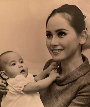 Cantiknya Dewi Sukarno di Usia 27, Saat Hidup di Pengasingan