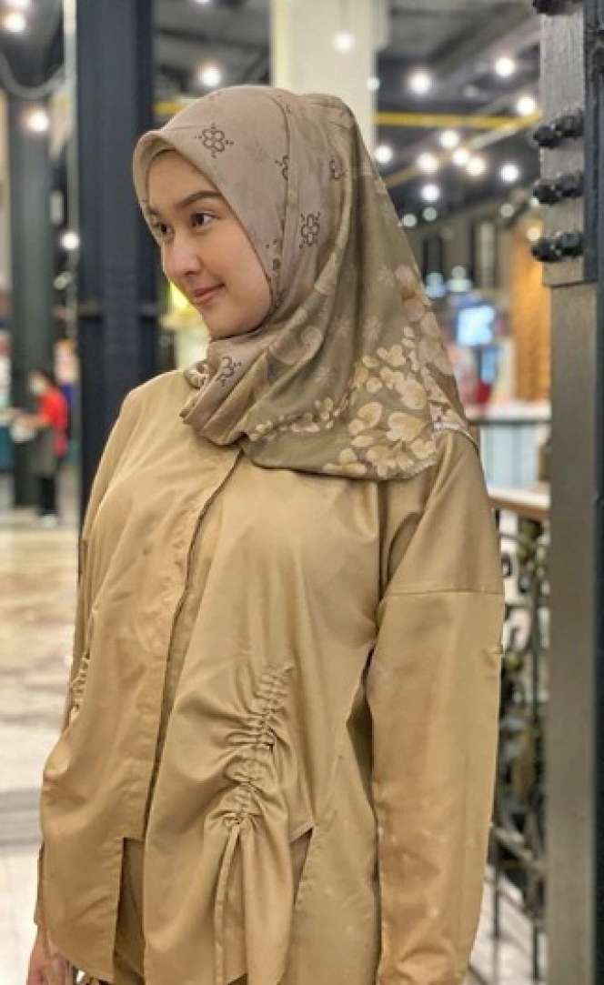 Usai Melahirkan Kevin Lilliana Mantap Berhijab