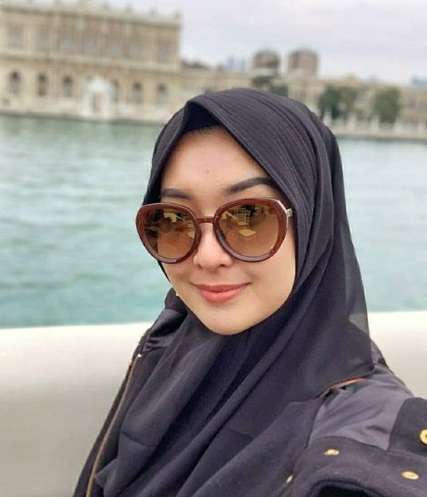 Usai Melahirkan Kevin Lilliana Mantap Berhijab