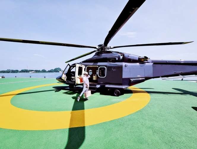Liburan Mevvah Syahrini Naik Helikopter