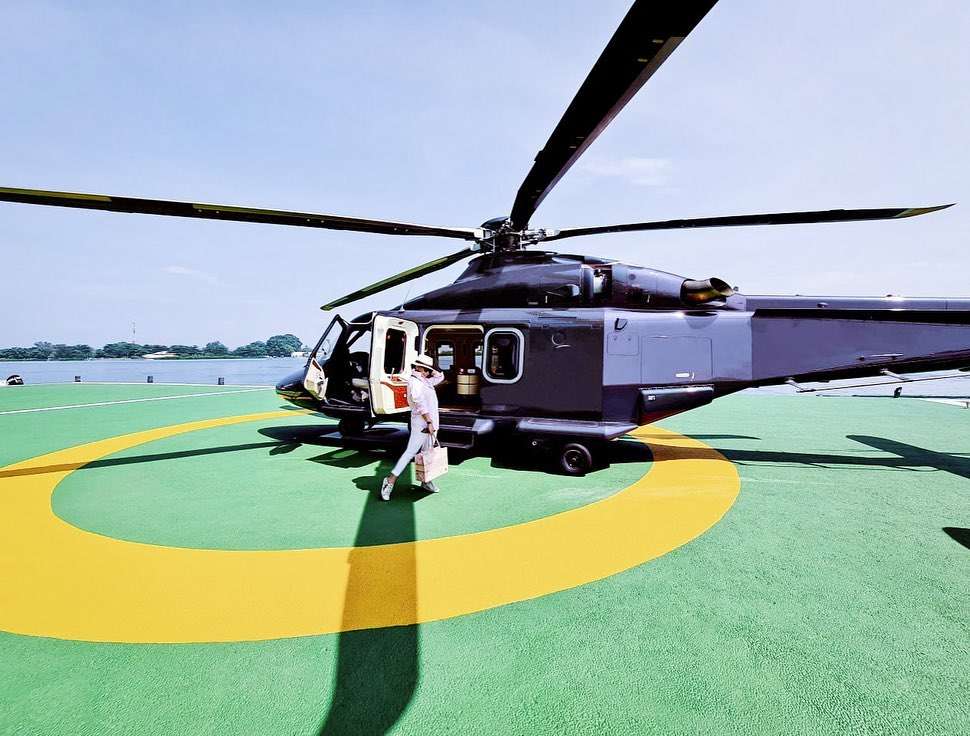 Liburan Mevvah Syahrini Naik Helikopter