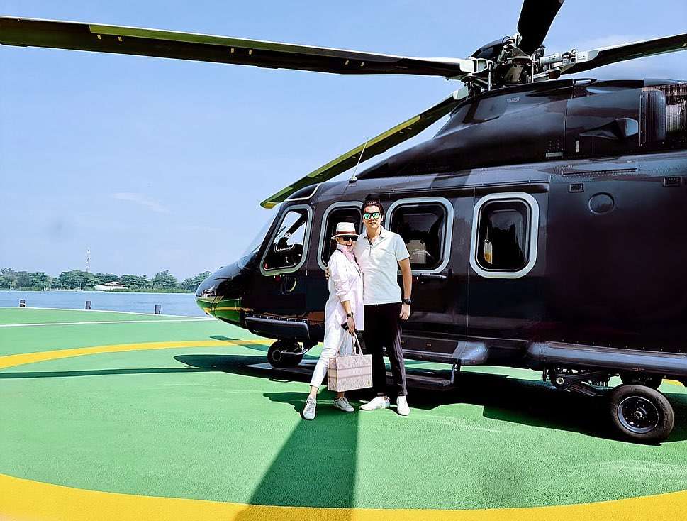 Liburan Mevvah Syahrini Naik Helikopter