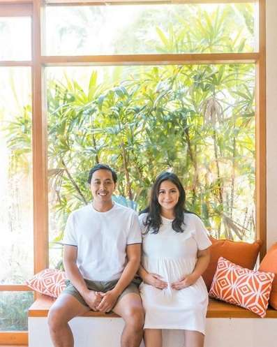Potret Maternity Caca Tengker dan Barry Tamin, Gayanya Simpel