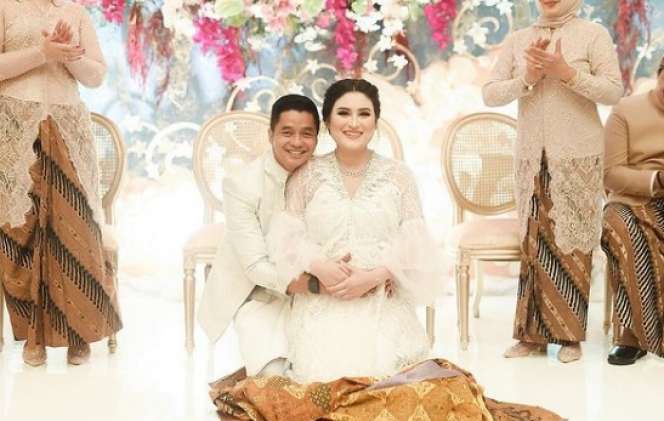 Mewah, Siraman 7 Bulan Angbeen Rishi Istri Adly Fairuz