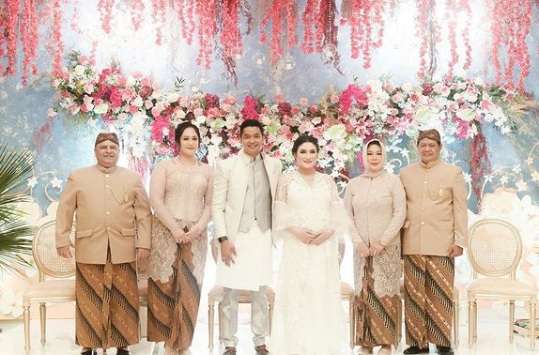 Mewah, Siraman 7 Bulan Angbeen Rishi Istri Adly Fairuz