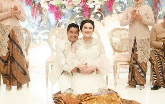 Mewah, Siraman 7 Bulan Angbeen Rishi Istri Adly Fairuz