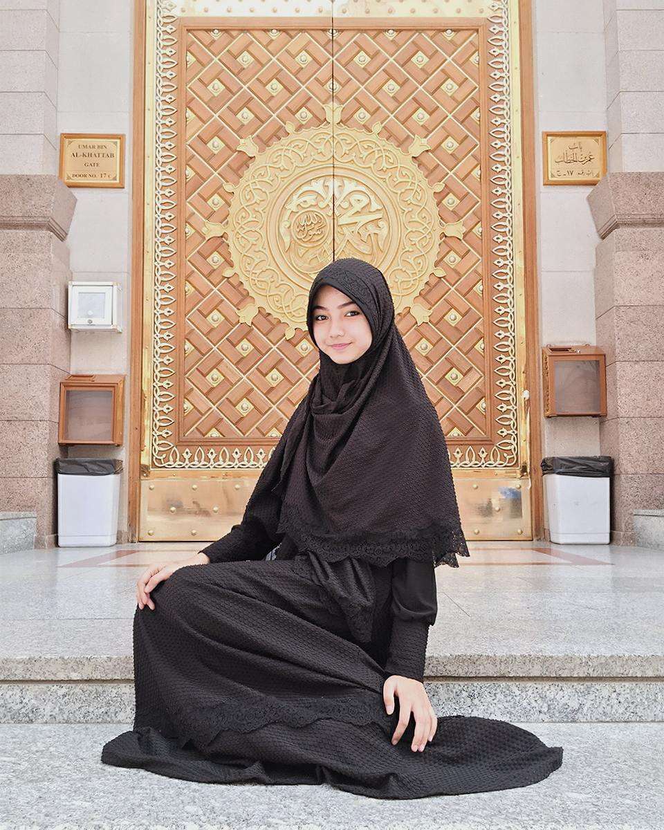 Pesona Glenca Chysara Berhijab, Bikin Pangling