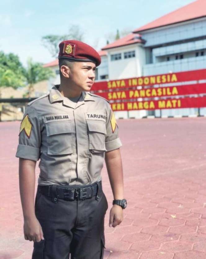 Potret 5 Seleb Ganteng Berseragam Polisi