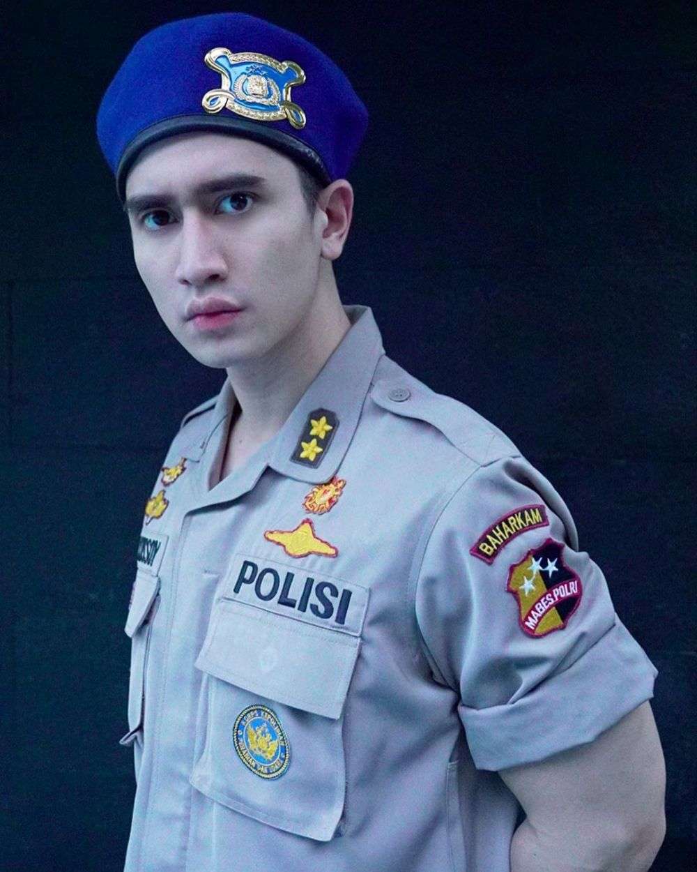 Potret 5 Seleb Ganteng Berseragam Polisi