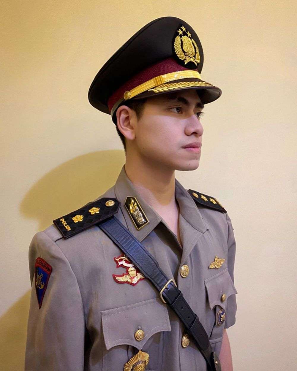 Potret 5 Seleb Ganteng Berseragam Polisi