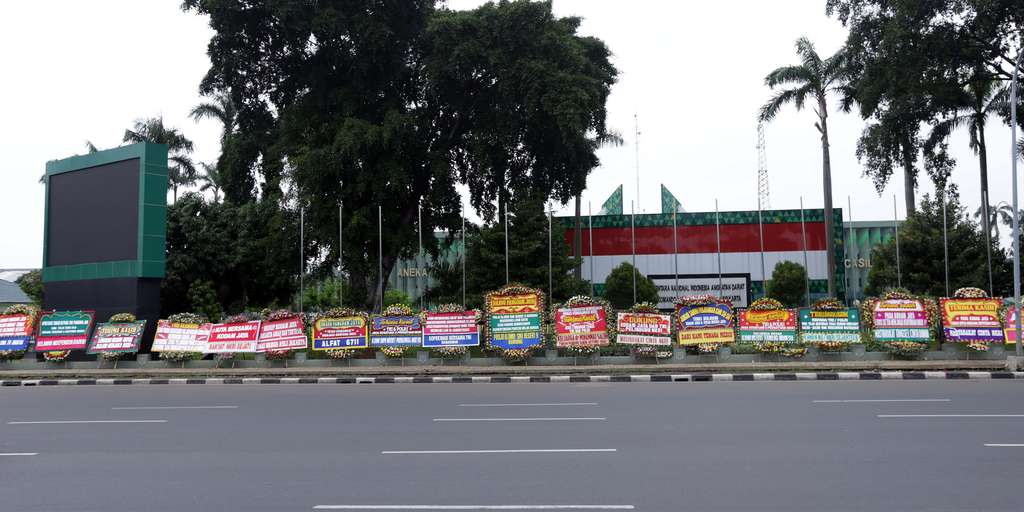 FOTO: Karangan Bunga Banjiri Kodam Jaya