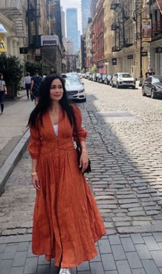 Adu Gaya Para Istri Menteri, Iis Rosita Paling Disorot 