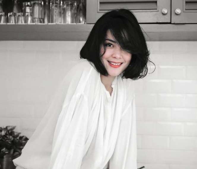 Pesona Menawan Lulu Tobing di Usia 43 Tahun, bak ABG