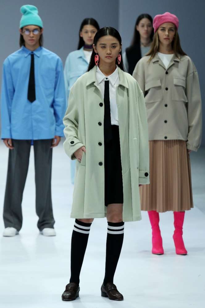 Outfit 'Kepompong', Kreasi Rani Hatta di Panggung JFW 2021