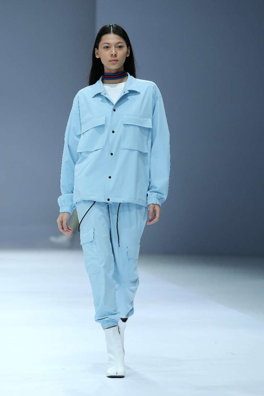 Outfit 'Kepompong', Kreasi Rani Hatta di Panggung JFW 2021