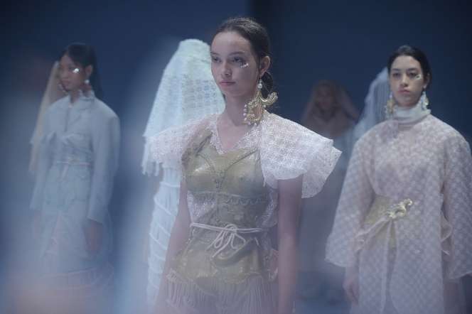 Dewi Fashion Knights Menutup Gelaran Jakarta Fashion Week 2021