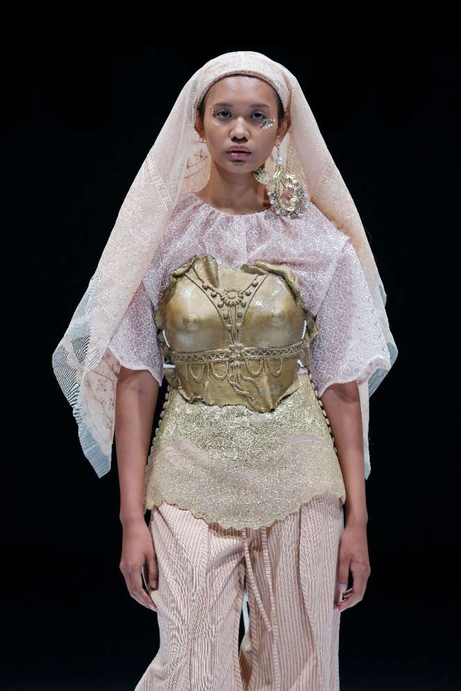 Dewi Fashion Knights Menutup Gelaran Jakarta Fashion Week 2021