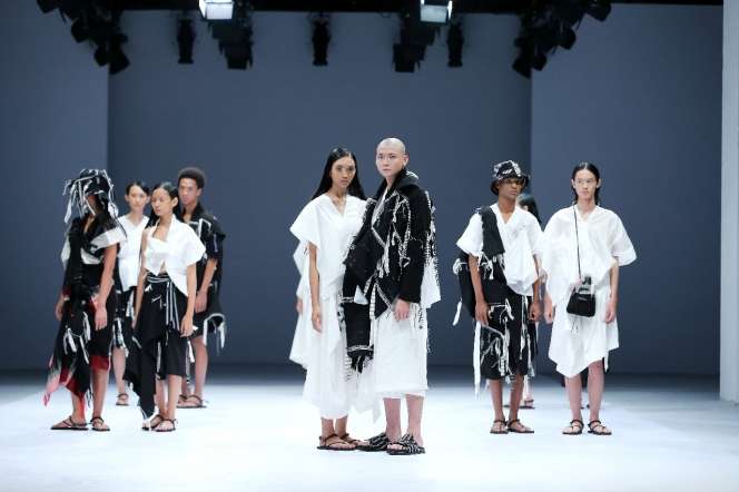 Dewi Fashion Knights Menutup Gelaran Jakarta Fashion Week 2021