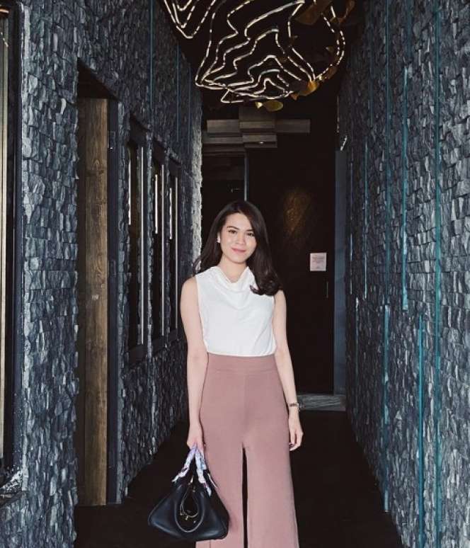 Cantiknya Chen Giovani, Calon Mantu Hotman Paris