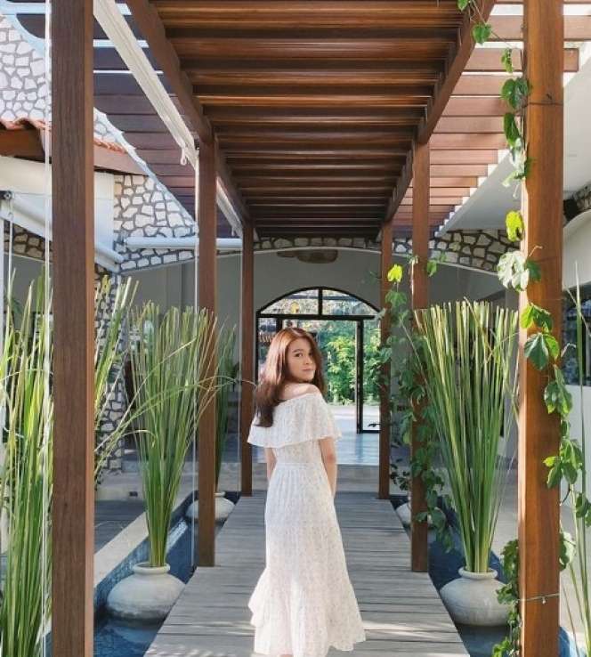 Cantiknya Chen Giovani, Calon Mantu Hotman Paris