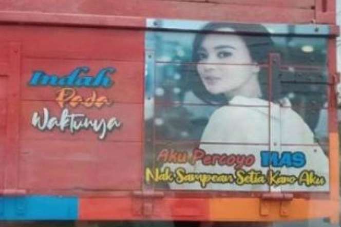 Artis yang Wajahnya Mejeng di Truk, Wika Salim Paling Disorot