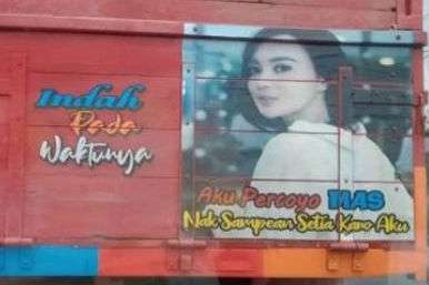 Artis yang Wajahnya Mejeng di Truk, Wika Salim Paling Disorot