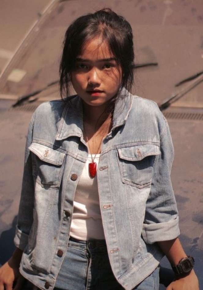 5 Potret Fuji, Adik Bibi yang Asuh Anak Vanessa Angel