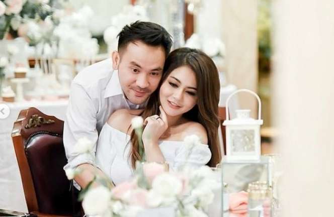 5 Pasangan Artis yang Buka-bukaan Soal Urusan Ranjang