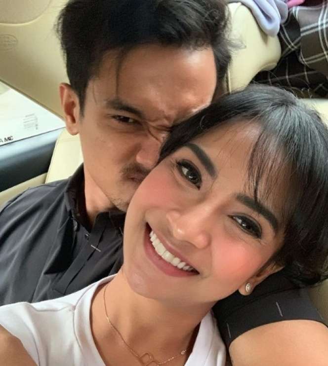 5 Pasangan Artis yang Buka-bukaan Soal Urusan Ranjang