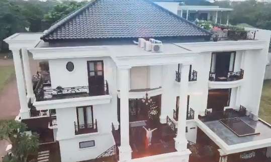 Saat Artis Lain Sepi Job, 5 Seleb Ini Justru Punya Rumah Baru