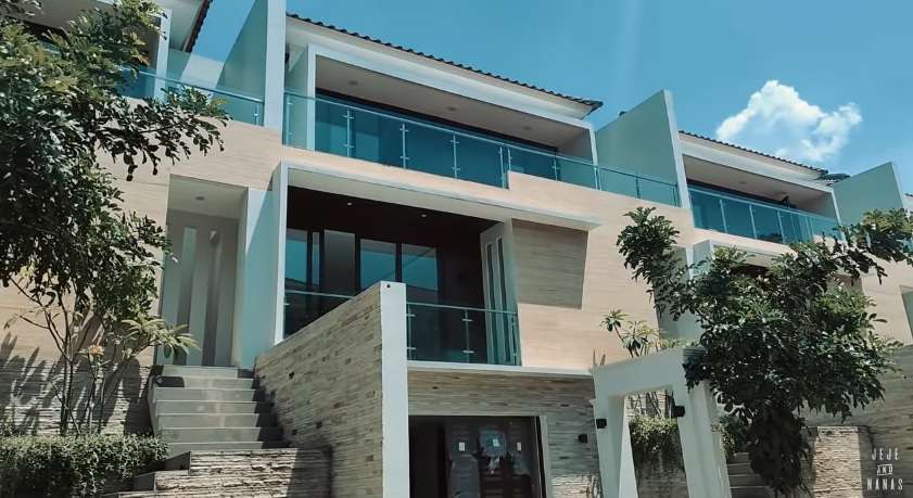 Saat Artis Lain Sepi Job, 5 Seleb Ini Justru Punya Rumah Baru