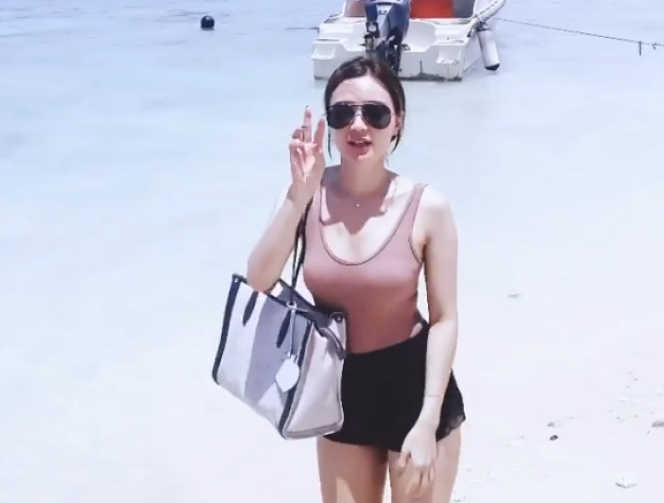 Tiga Seleb Cantik Ini Pamer Bekas Tanda Merah di Tubuh