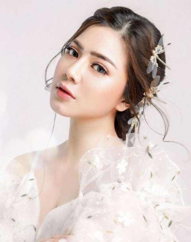 3 Seleb Non Muslim Ini Ternyata Pandai Sholat dan Mengaji