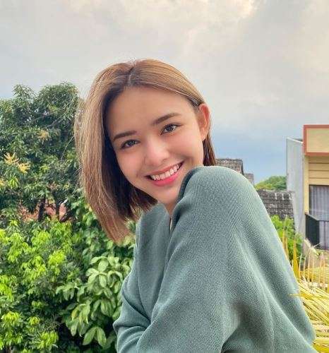 3 Seleb Non Muslim Ini Ternyata Pandai Sholat dan Mengaji