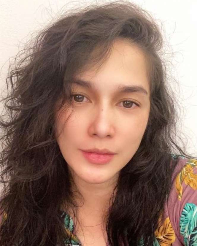 Begini Rambut Asli Seleb Sebelum Dirias