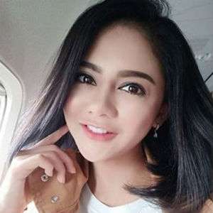 Begini Rambut Asli Seleb Sebelum Dirias