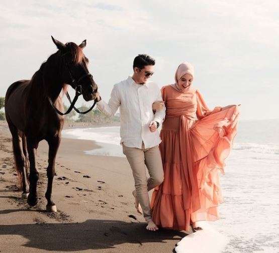 Potret Maternity Zaskia Sungkar-Irwansyah di Pulau Dewata