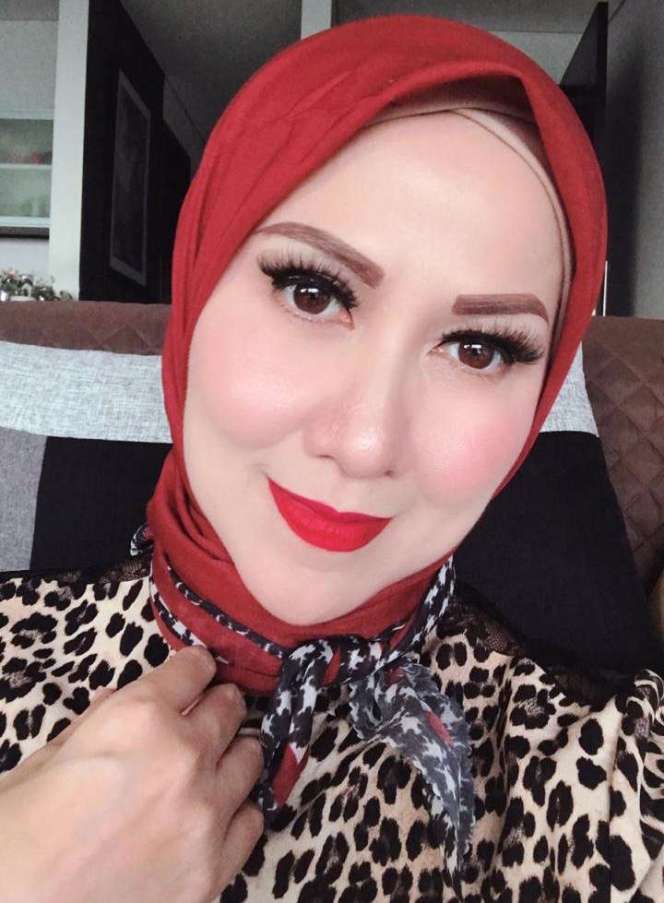 Hijrah, Venna Melinda Belajar Iqro Bareng Putri Kecilnya