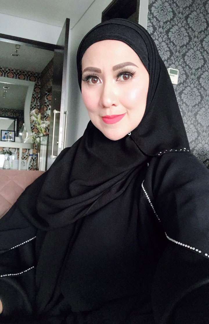 Hijrah, Venna Melinda Belajar Iqro Bareng Putri Kecilnya