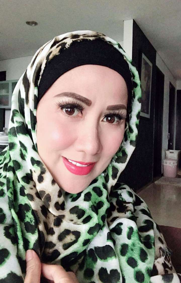 Hijrah, Venna Melinda Belajar Iqro Bareng Putri Kecilnya