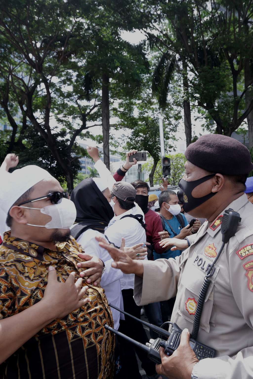 FOTO: Polisi Pukul Mundur Pendemo 1812