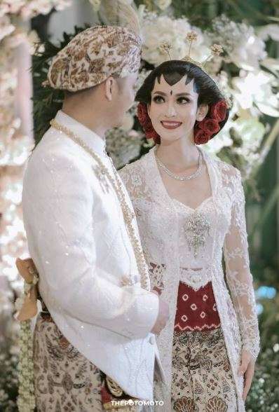 Mimpi Karina Nadila Jadi Pengantin Jawa Klasik Terkabul
